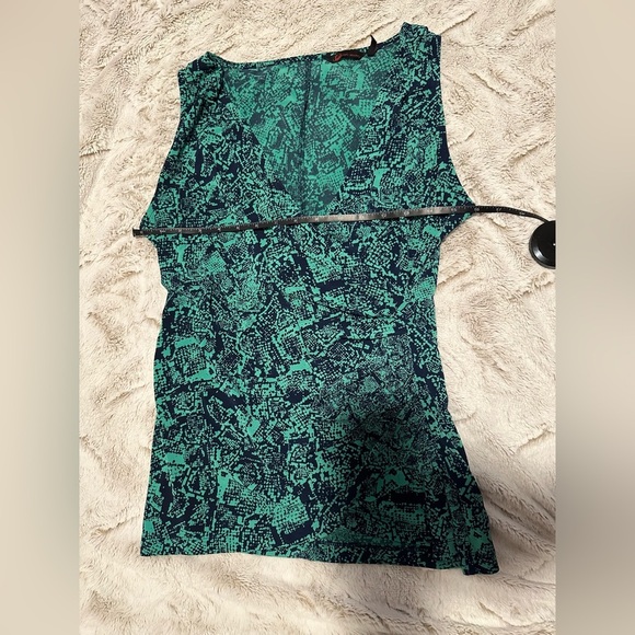 Sofia by Sofia Vergara Sleeveless Top Faux Wrap Top V Neck - Picture 9 of 11